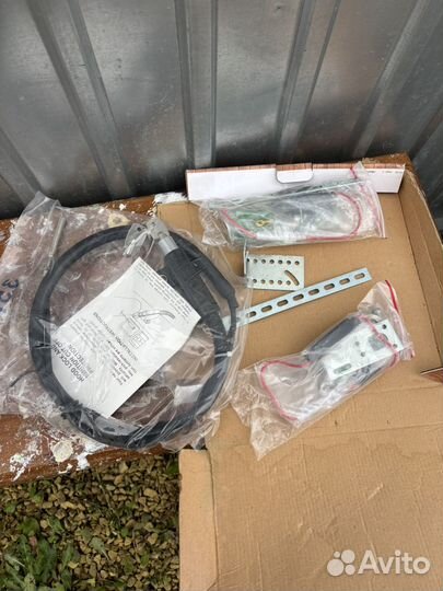 Механический блокиратор капота