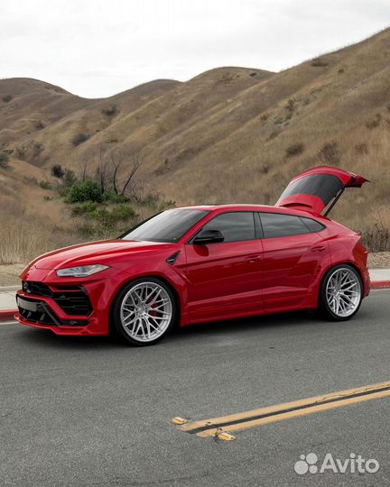 Кованые диски GT Forged R23 на Lamborghini Urus