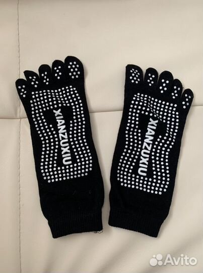 Носки с пальцами для занятия йогой