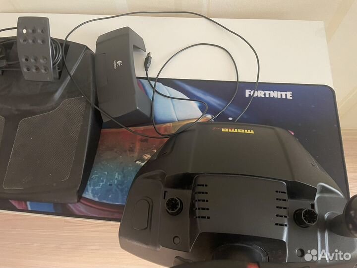 Игровой руль logitech momo racing