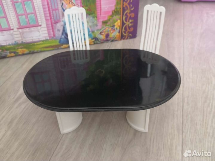 Кукольный домик с мебелью