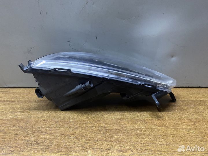 Фара противотуманная правая Volkswagen Passat CC