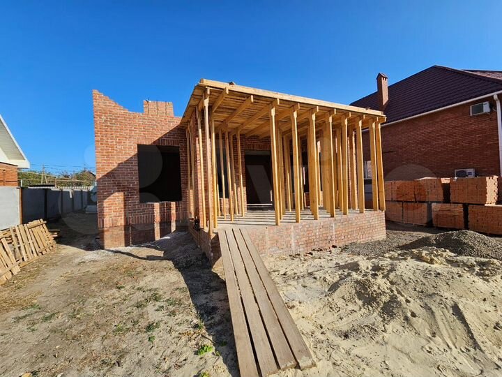 Дом 185 м² на участке 6,1 сот.