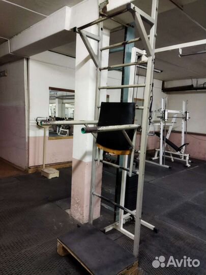 Скамья для жима лёжа со стойками и турник