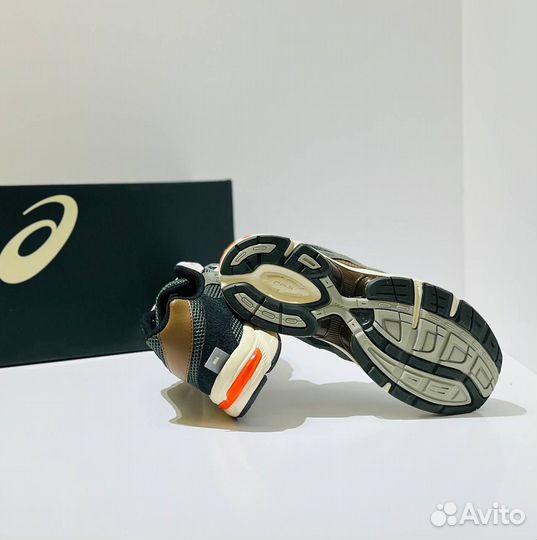 Кроссовки asics