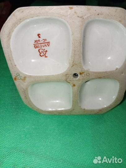 Фарфоровая статуэтка Девушка С Чайником