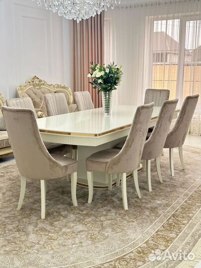 Стол и стулья для кухни. В наличии