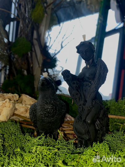 Свеча геката и тотем ворон