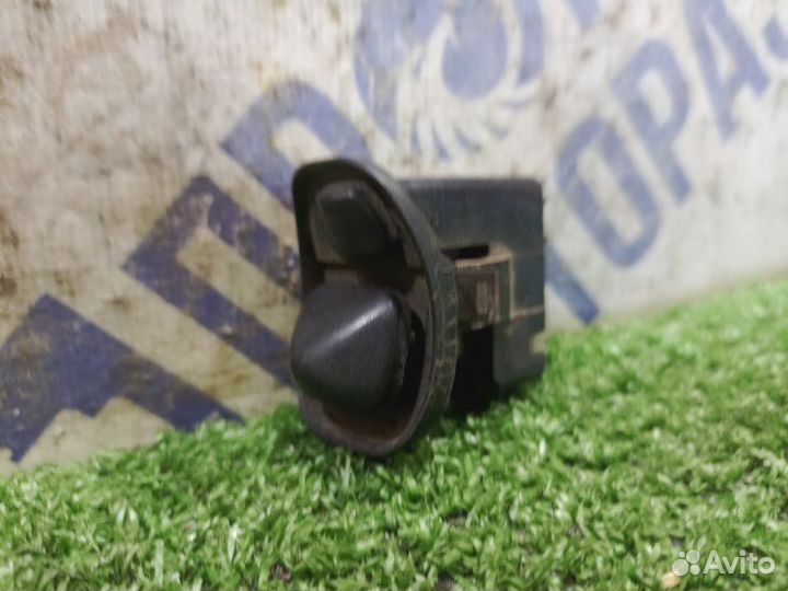 Кнопка передняя левая Bmw E34 седан 2.0 1989