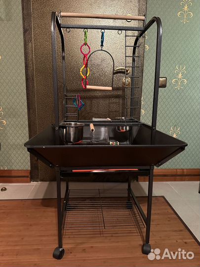 Открытый вольер для больших и средних попугаев