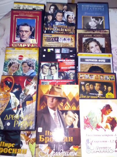 Диски с фильмами и мультфильмами