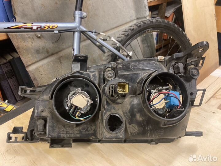 Фара передняя правая