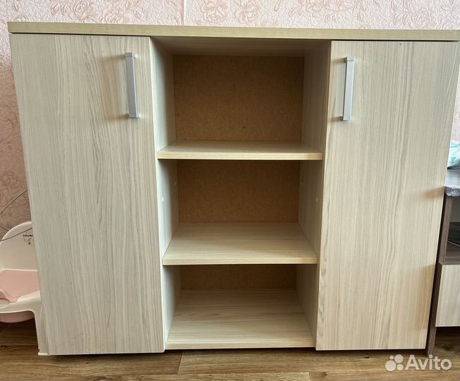 Книжный шкаф