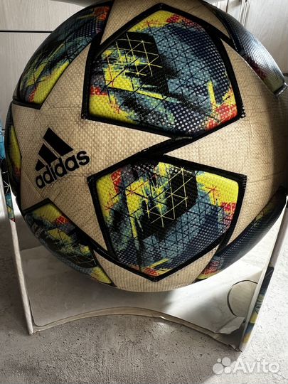 Футбольный мяч adidas champions league