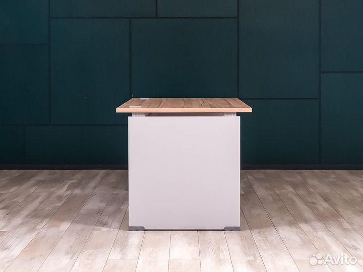 Офисный стол для менеджера