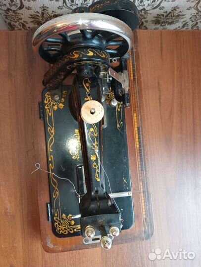 Винтажная швейная машинка erda