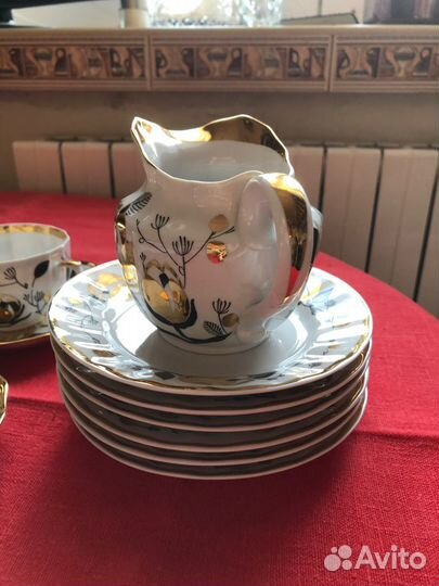 Антикварный чайный сервиз на шесть персон