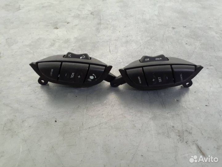 Кнопки управления на руле Jaguar X-Type 2002