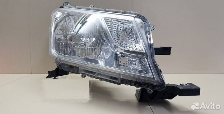 Фара правая Toyota Hiace H300 2019