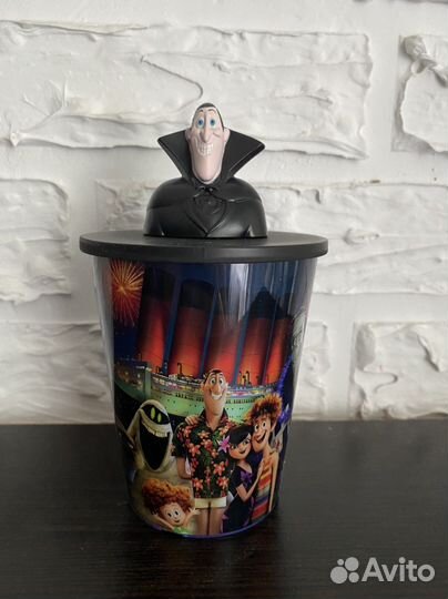 Пластиковый стакан Макдоналдс Монстры на каникулах