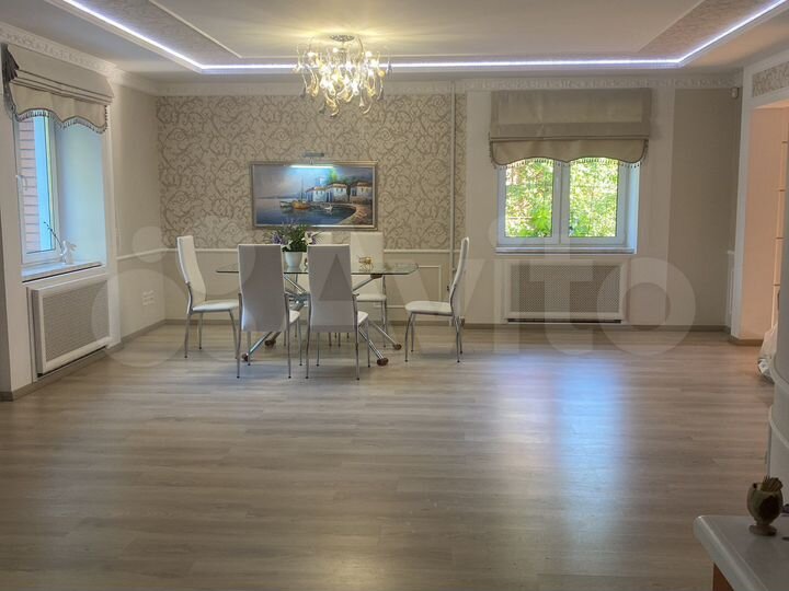 Коттедж 504 м² на участке 25 сот.