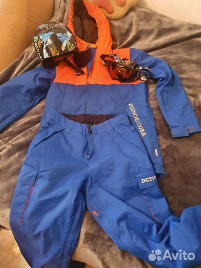 Горнолыжный комбинезон, шлем и очки Quiksilver