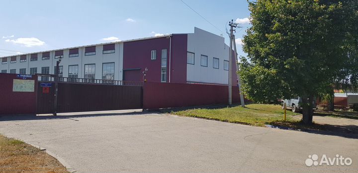 Рабочий на стекольное производство