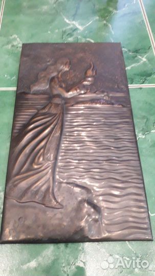 Картина гравюра- медная чеканка -Девушка с факелом