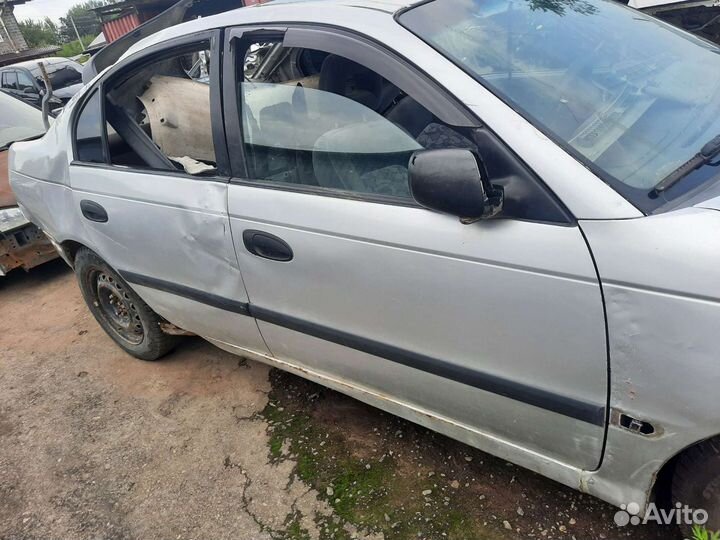 Дверь передняя правая Toyota avensis 1 t220