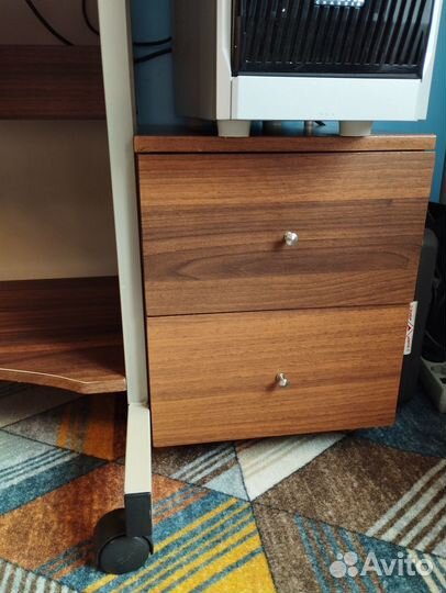 Компьютерный стол