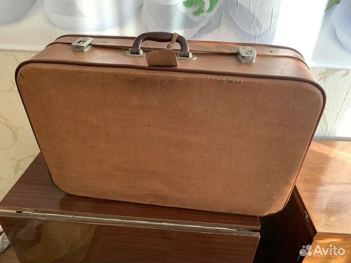 Винтажный чемодан