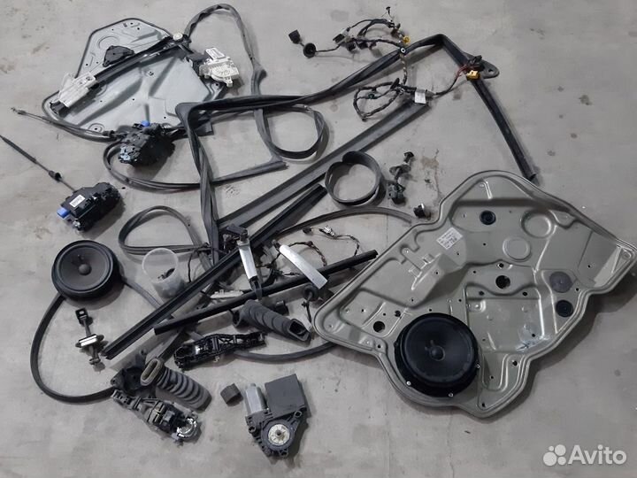 Skoda Octavia a5 дверь передняя левая (комплектующ