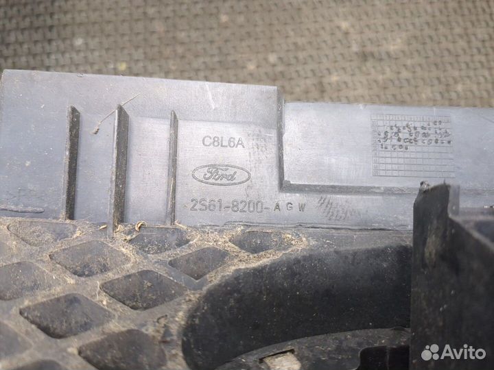 Решетка радиатора Ford Fiesta, 2005