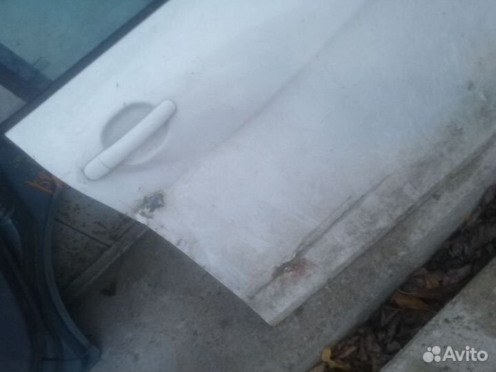 Дверь передняя правая сеат леон 2 дефект