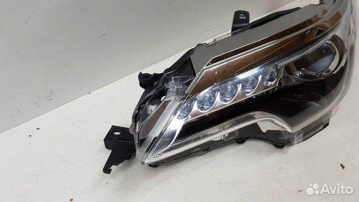 Фара левая Toyota Fortuner 2 2016