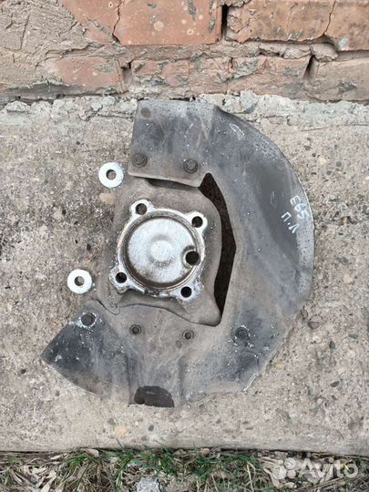 Поворотный кулак левый передний Bmw E65