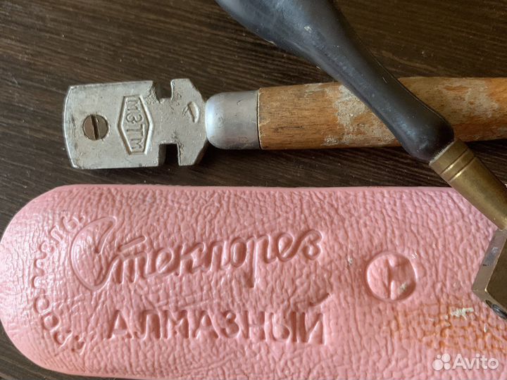 Стеклорезы старинные, один- алмазный
