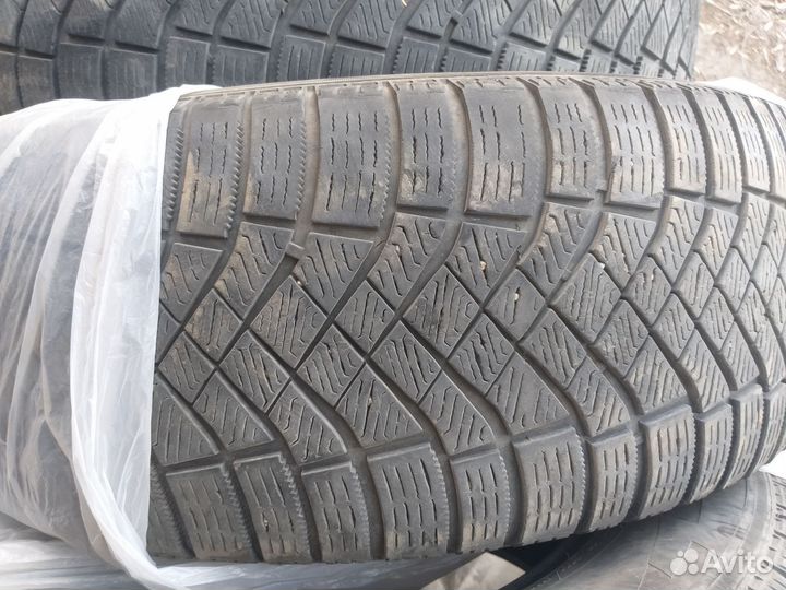 Pirelli Ice Zero 235/65 R17