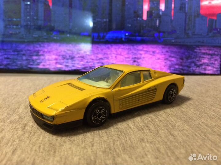 Ferrari Testarossa 1/43 Bburago (сделано в Италии)