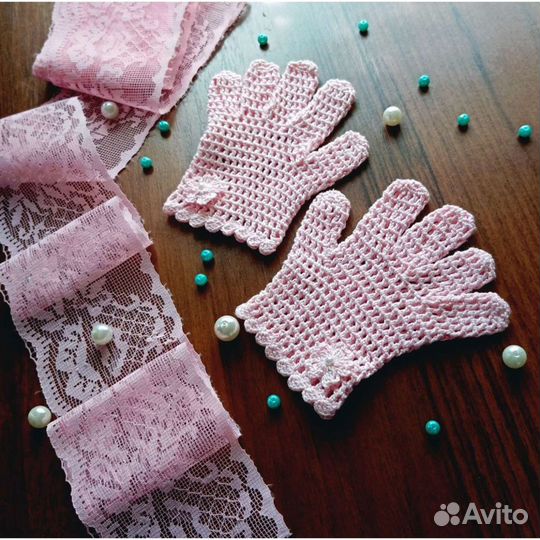 Ажурные перчатки крючком для юной леди