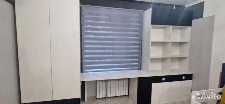 Рабочая зона в углу у окна