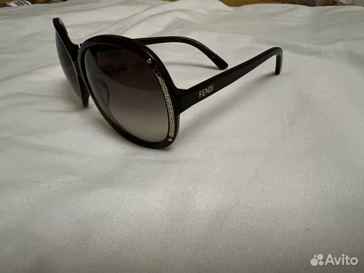 Солнечные очки fendi