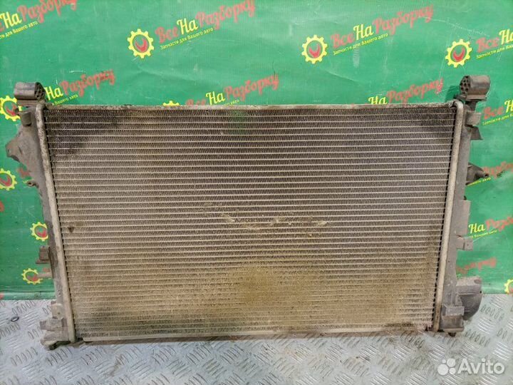 Радиатор охлаждения Opel Vectra C седан 2.2 2008