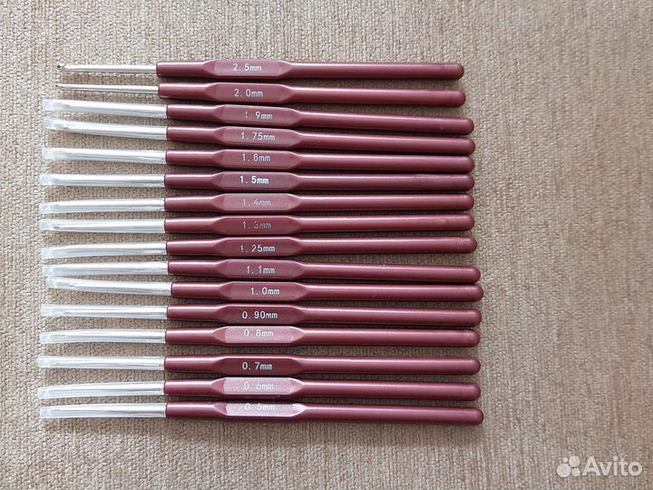 Крючки для вязания. Есть тоненькие для кружева