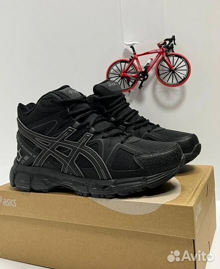 Кроссовки Asics зимние