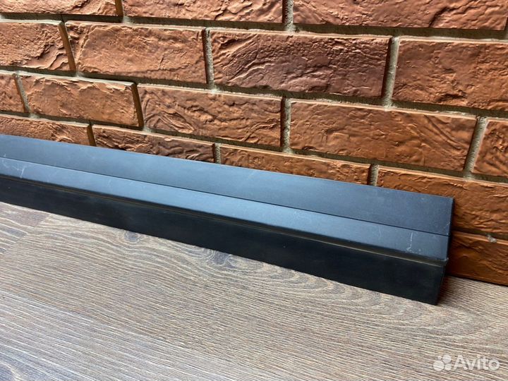 Накладка двери передней левой Kia Carnival 2020+