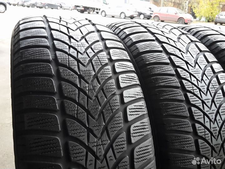 Dunlop SP Winter Sport 4D 215/65 R16