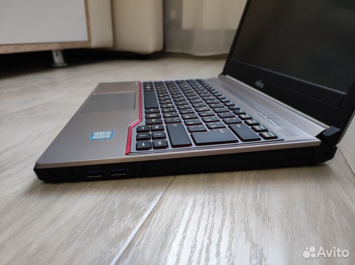 Ноутбук Fujitsu lifebook E736