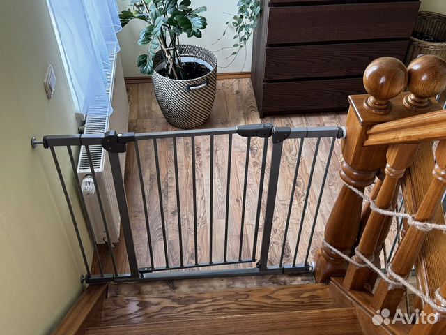 Ворота безопасности детские на лестницу