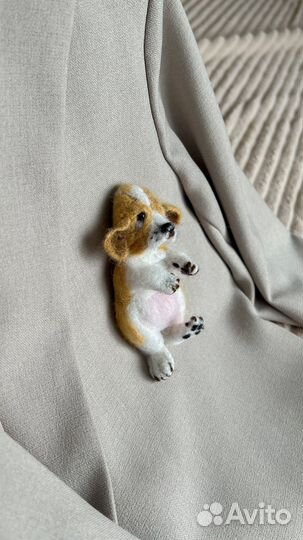 Валяная брошь собака